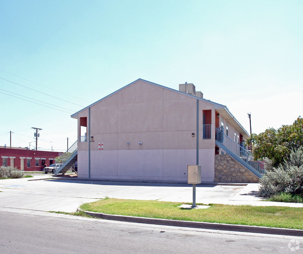 Building Photo - 3030 Frutas Ave