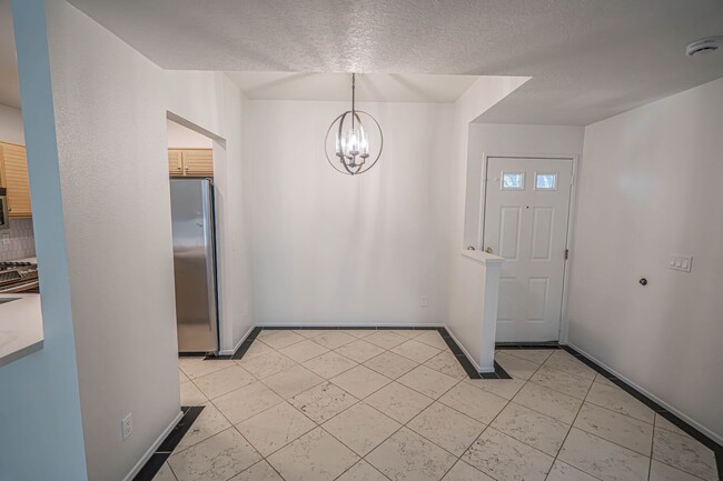 Building Photo - Charming 2-Bedroom Double Master Condo in ...