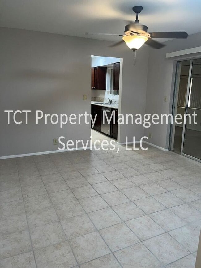 Building Photo - 55+ Community! 2 Bedroom Home