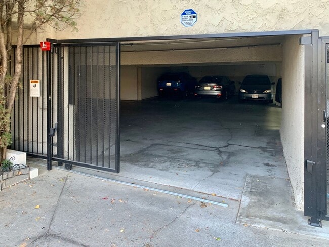 Foto del edificio - LUXURY LIVING AT AN AFFORDABLE PRICE