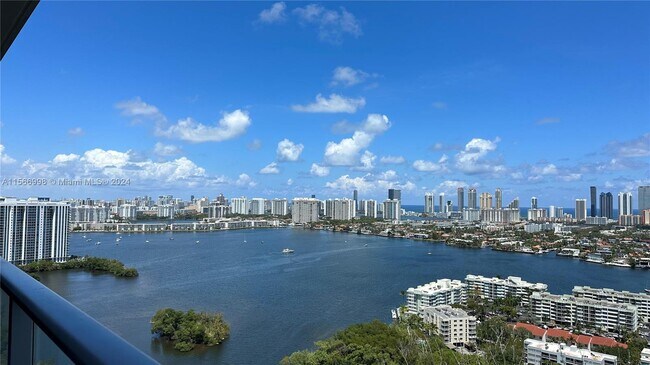 Foto del edificio - 16385 Biscayne Blvd