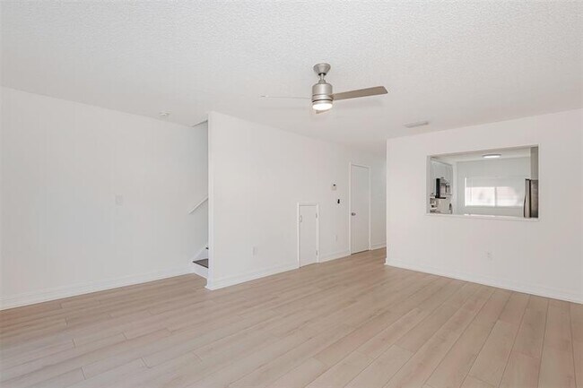 Foto del edificio - 9481 Palm Cir
