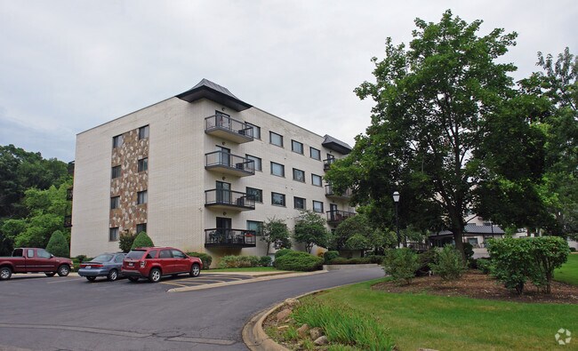 Foto del edificio - Forest Villa Condominiums