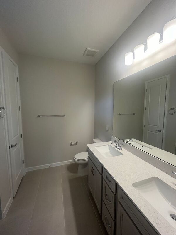 Building Photo - 3542 Treetop St