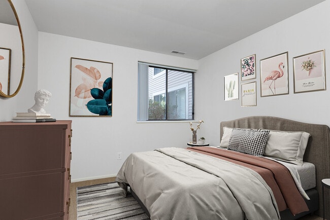 Spacious Bedrooms - Traver Courts