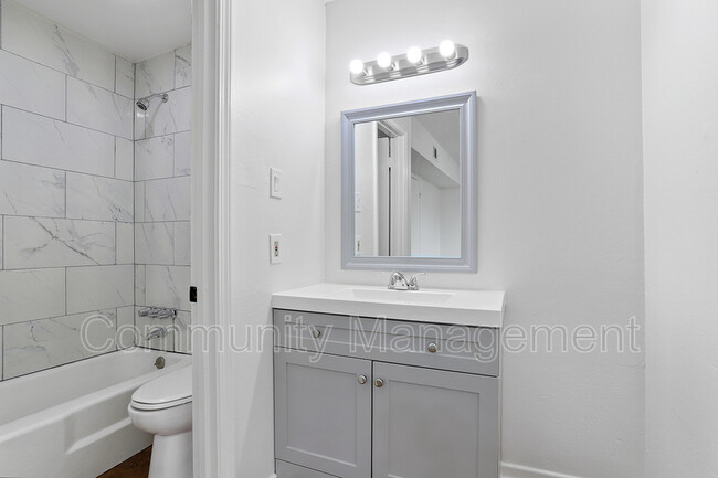Building Photo - 459 Apartment Ct Dr