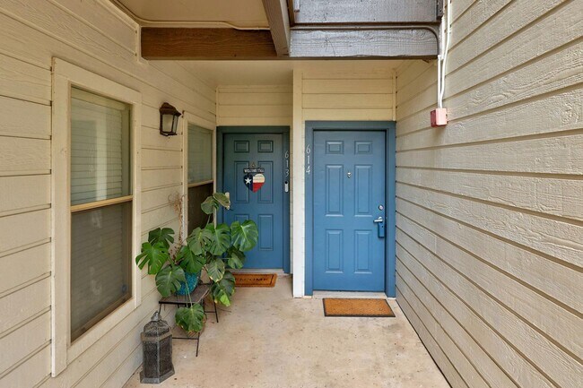 Building Photo - Marvelous at Montevista!