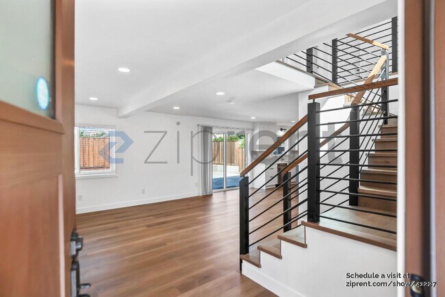 Foto del edificio - 1360 Goldenlake Rd