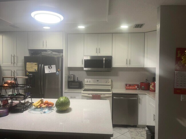 Foto del edificio - 1322 Pines Ln