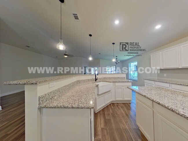 Building Photo - Spacious 3-Bedroom Home in Charming Pace N...