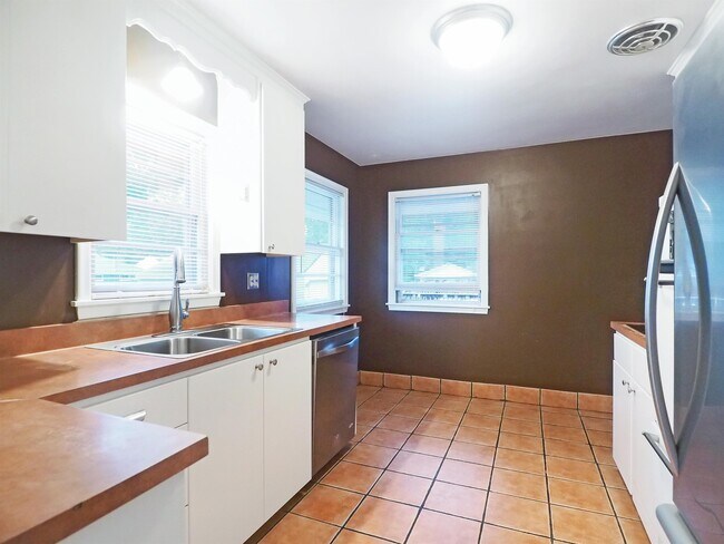 Foto del edificio - 2580 Vernon Ave S