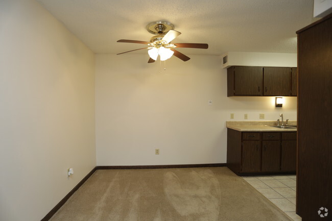 Dining Room - Lincoln Meadows Apartments