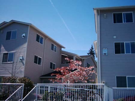 Exterior View of Complex - 925 20th St