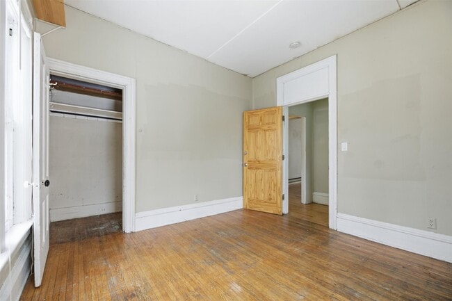 Building Photo - 514 5th Ave SE