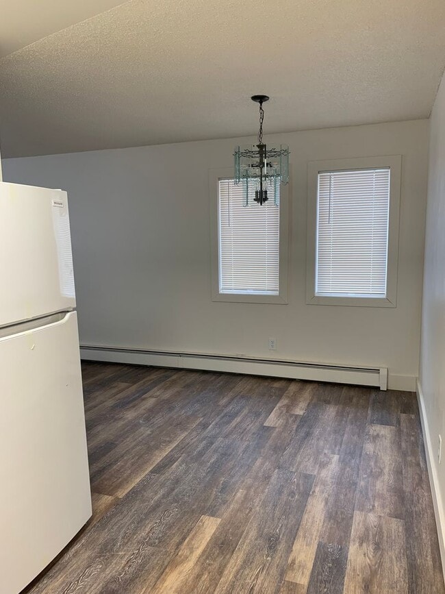 Building Photo - 2 Bdrm 1 Ba | Baxter & Northern Lights are...