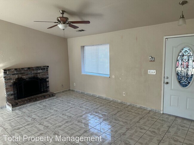 Foto del edificio - 3 br, 2 bath House - 2425 N. Sowell Ct.