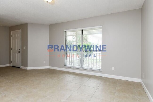 Building Photo - Happy New Year! Move in by 1/15 and get Fe...