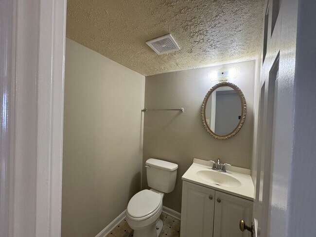 Building Photo - Two Bedroom Town House