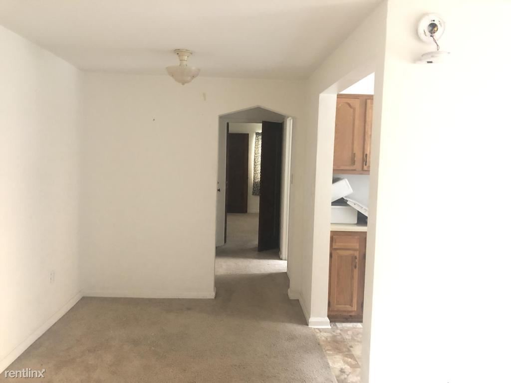 Foto principal - 99 Parker Dr