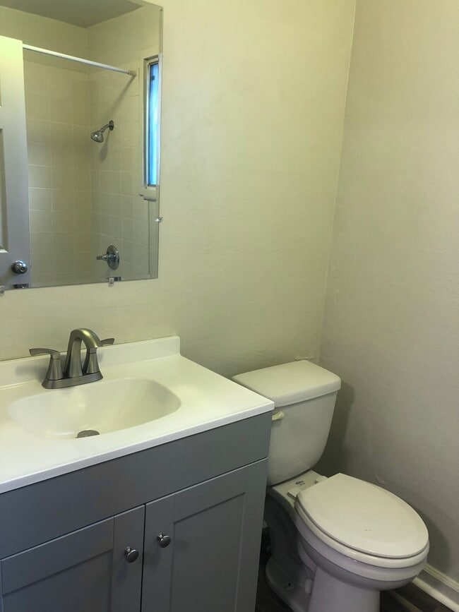 Building Photo - **Reserve for SUMMER 2026** - Beautiful Craftsman in Historic Barber District