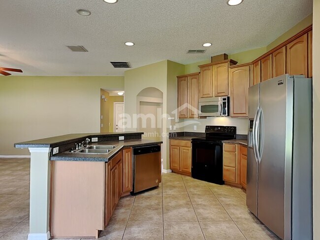 Foto del edificio - 18148 Saxony Ln