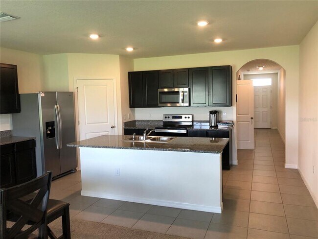 Building Photo - 16313 Little Garden Dr