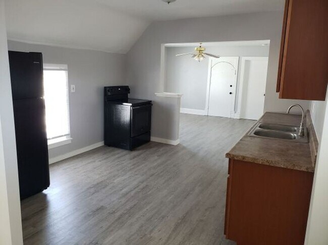Foto del edificio - Upper Three Bedroom on NW Side of Grand Ra...