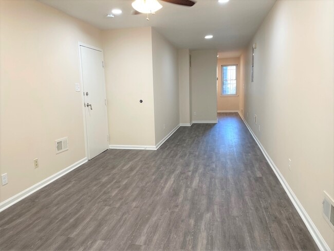 Building Photo - 2217 Linden Ave