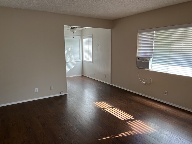 Living Room/kitchen Nook - 322 Cornell Dr