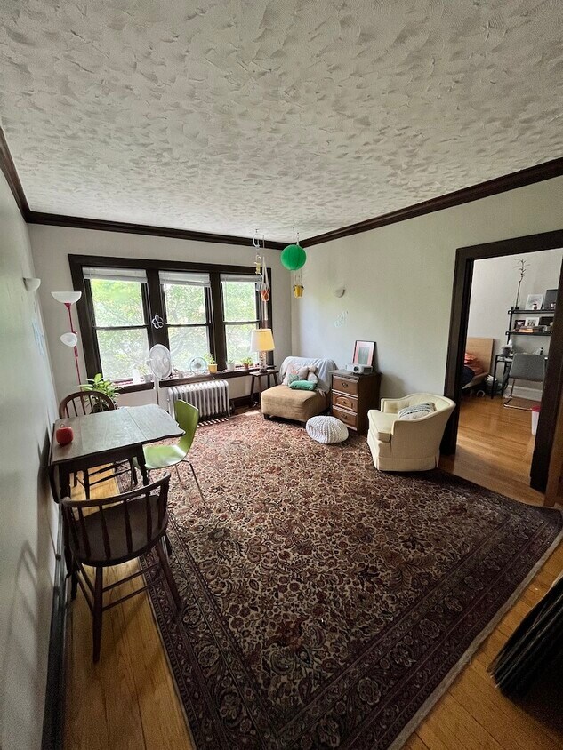 1536 W Roscoe St Unit 3, Chicago, IL 60657 Apartments in Chicago, IL