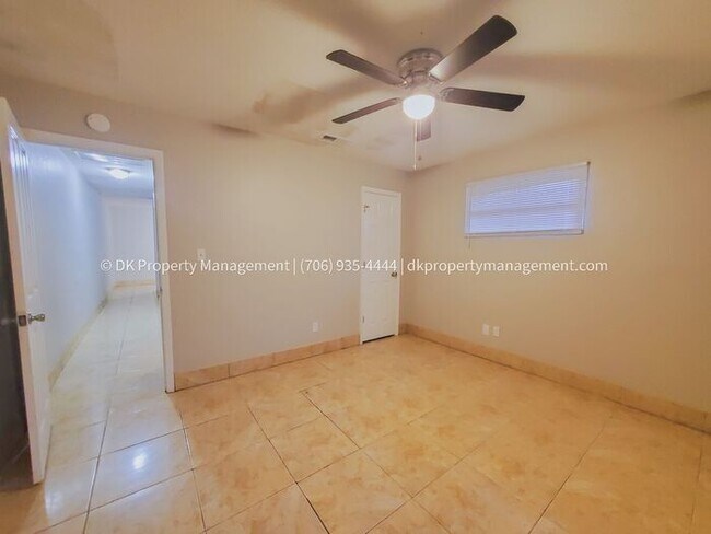 Building Photo - Cozy 2 bedroom apartment in Historic Rossv...