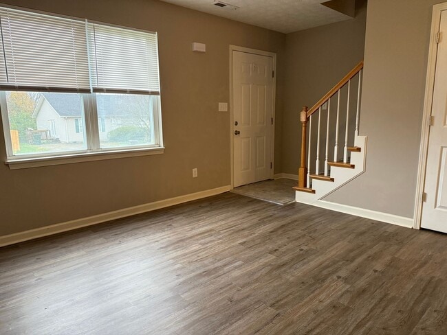 Building Photo - Charming 2-bedroom home