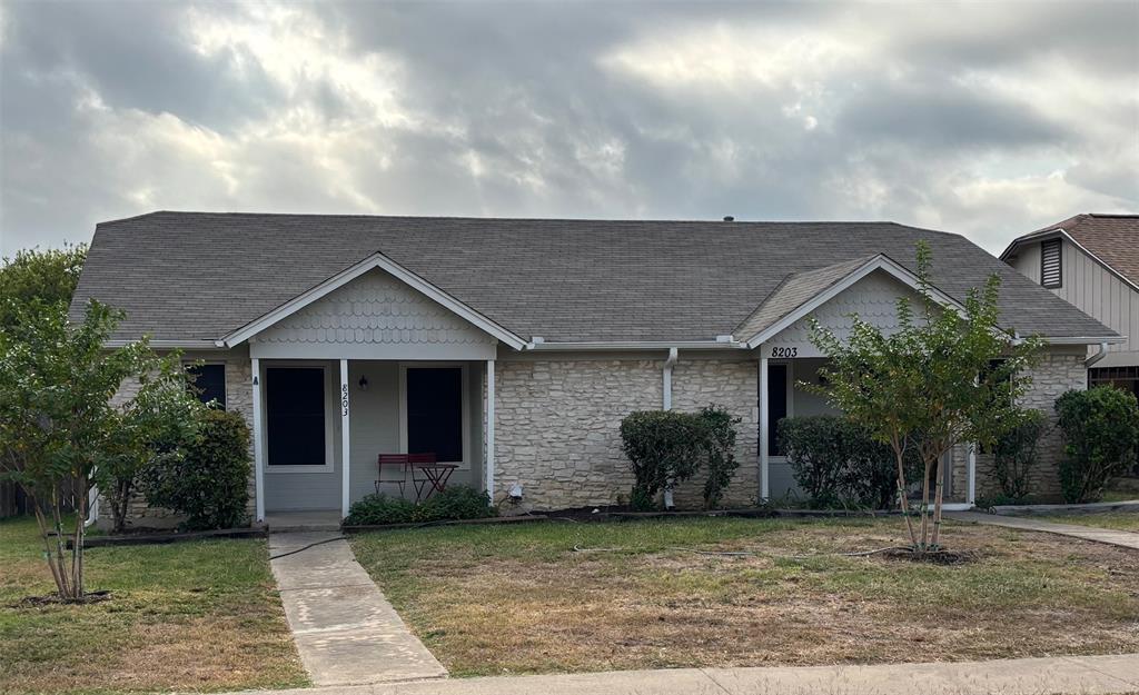 Foto principal - 8203 West Gate Blvd