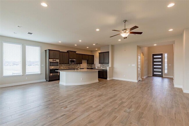 Building Photo - 6224 Lake Teravista Way