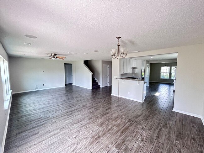 Foto del edificio - Beautiful 5 Bed 3 Bath in the desired Bannon Lakes Communiity