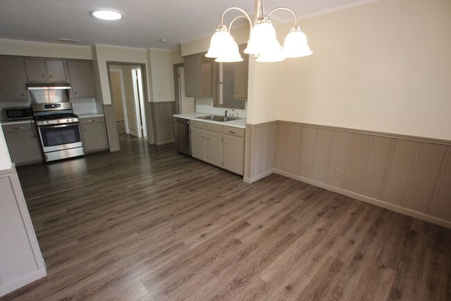 Building Photo - Coming Soon! Beautiful 4 Bedroom, 1.5 Bath...