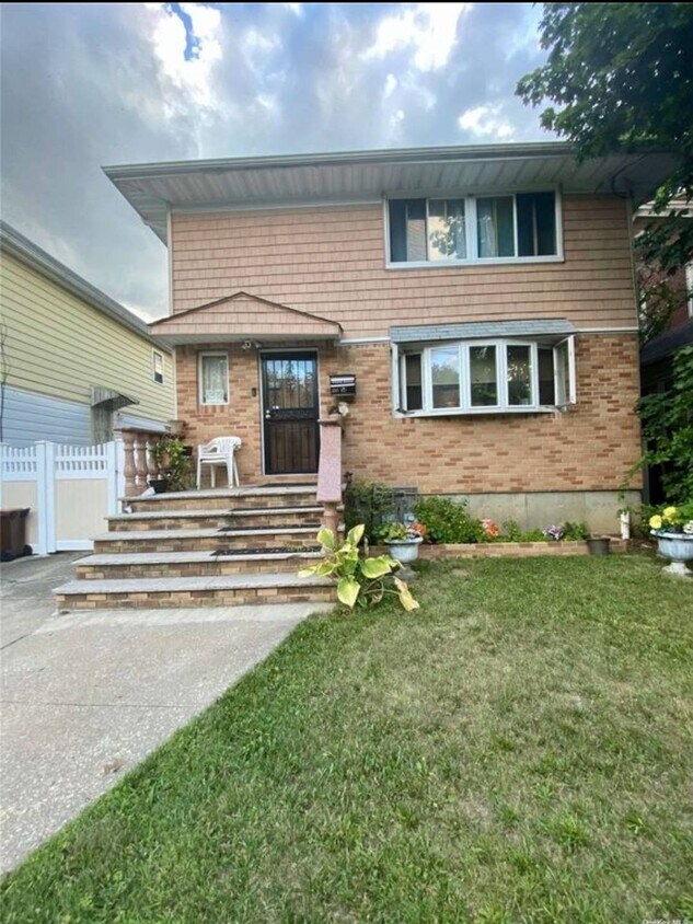 Foto principal - 115-58 194th St