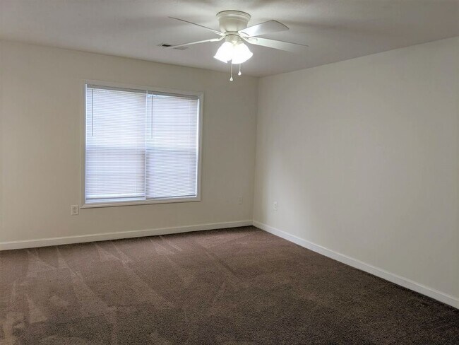 Foto del edificio - LARSON PLACE TOWN HOMES