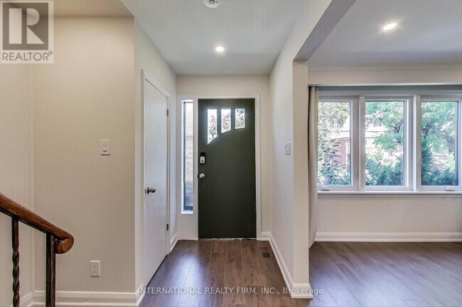 Building Photo - 1097 Glengrove Ave W