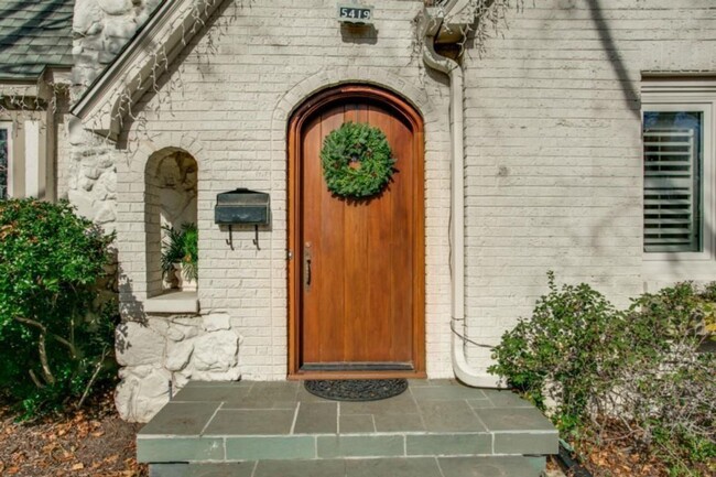 Building Photo - Gorgeous Home in the desirable "M Streets"...