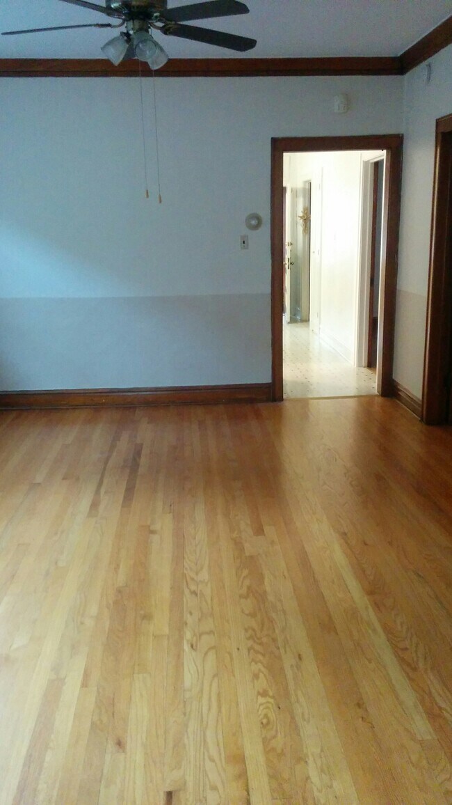 Foto del edificio - 5848 N Moody Ave