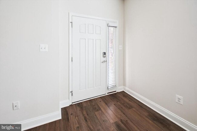 Building Photo - 7143 Beaumont Place