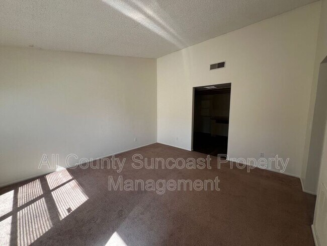 Foto del edificio - 529 E Curlew Pl