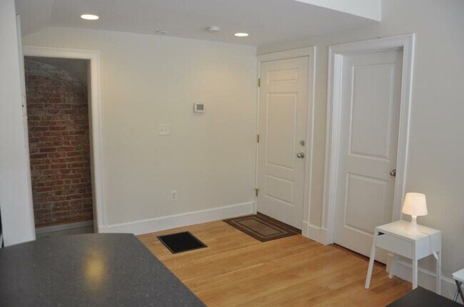Building Photo - 836A Huntington Ave
