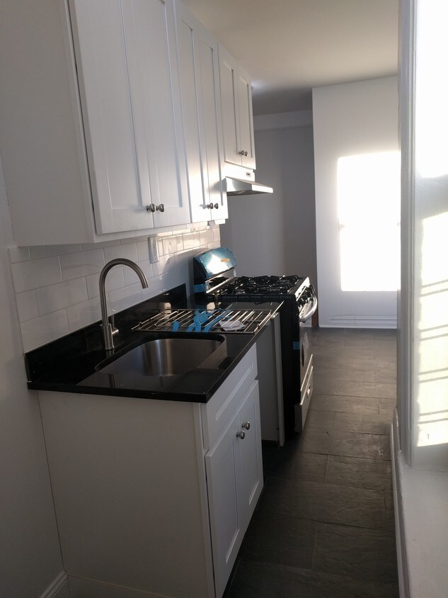 Foto principal - 301 Sterling St