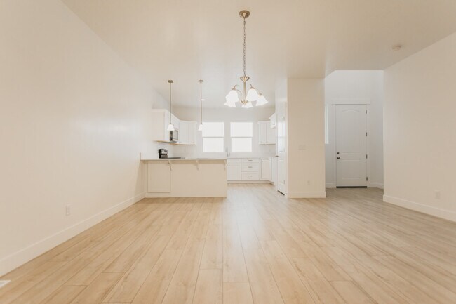 Building Photo - 279 W 630 N