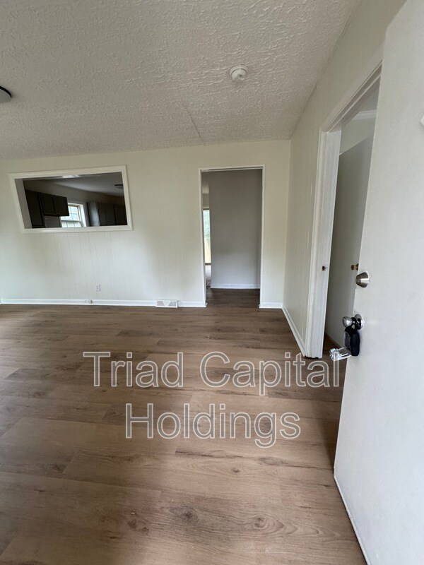 Foto del edificio - 2647 Dudley St