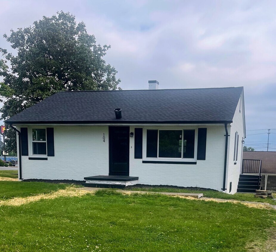 Foto principal - 2 Bedrooms / 1 Bath Brick home Johnson Cit...