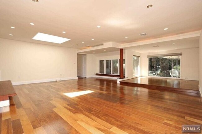 Foto del edificio - 61 Wainwright Ave