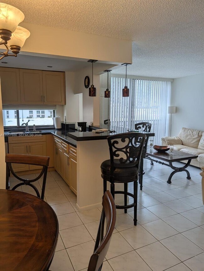 Foto del edificio - 16909 N Bay Rd